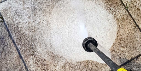 Hochdruckreinigung einer Steinterrasse in Hamburg