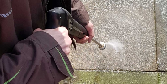 Professionelle Steinreinigung mit Kränzle Hochdruckreiniger