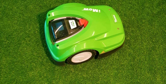 Mähroboter Viking iMow bei der Arbeit