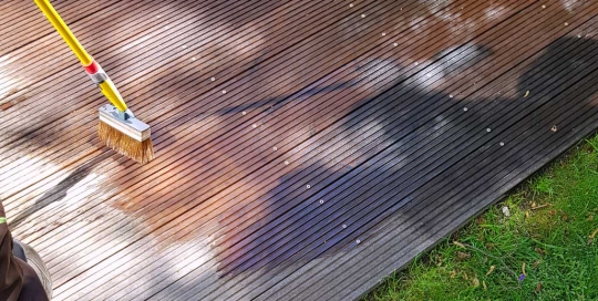 Terrassenpflege : Ölen einer Holzterrasse aus Bankirai