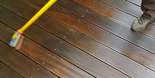 Terrasse ölen nach Terrassenreinigung in Hamburg